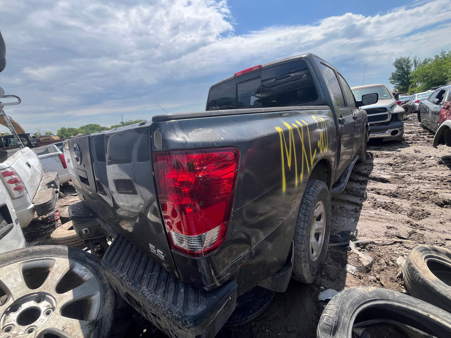 2004 - 2007 Nissan Titan - Stock #: M19110 MXL-20