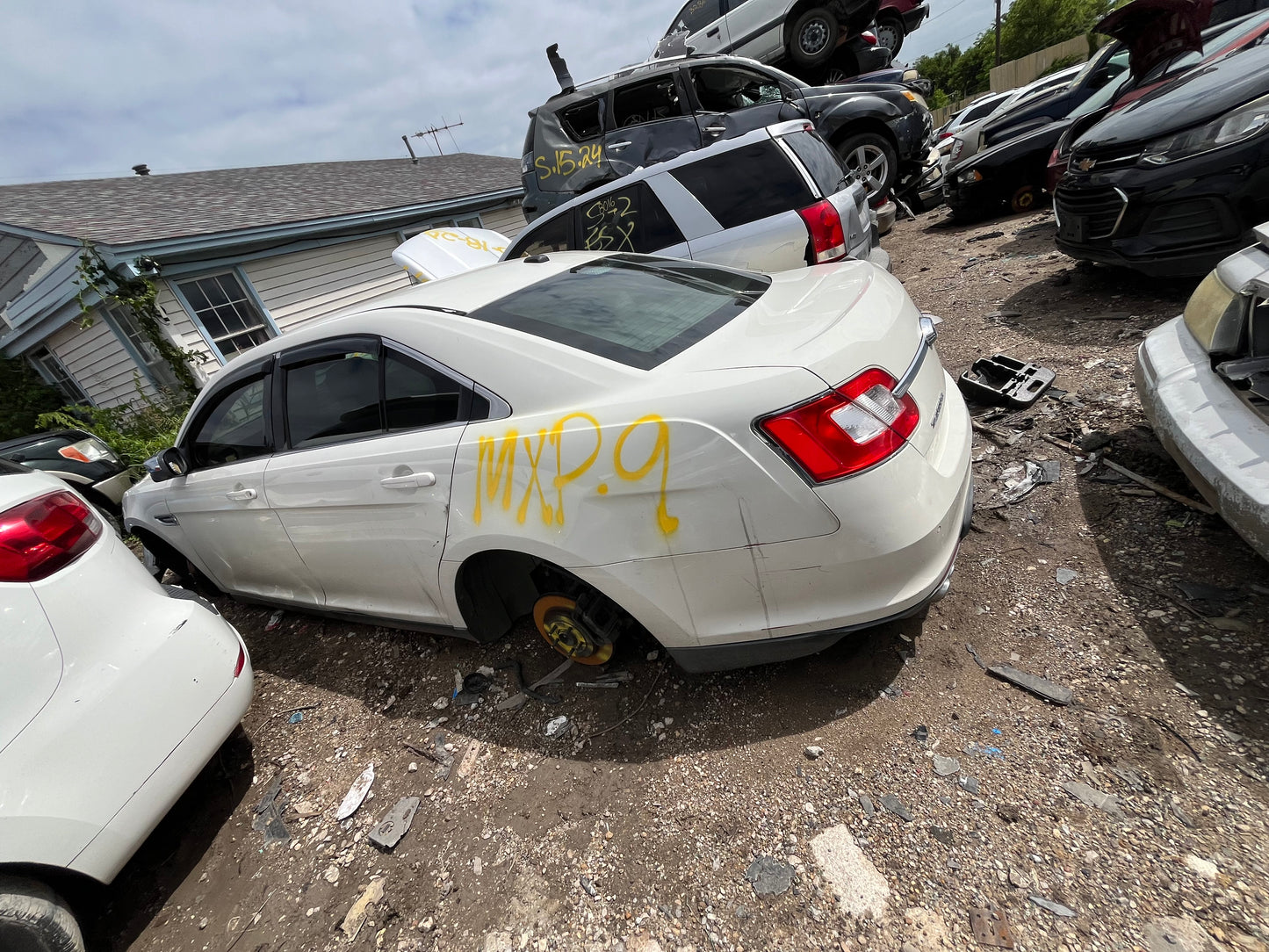 2010-2012 Ford Taurus - Stock #: M19179