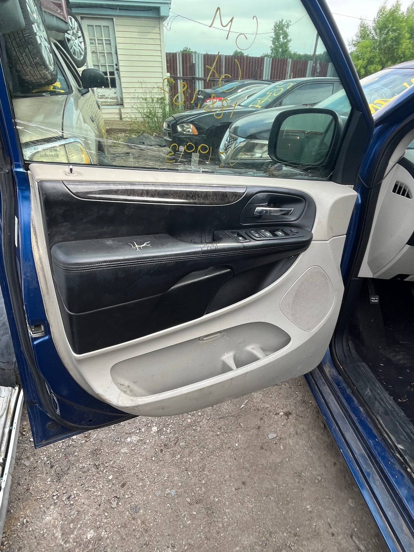 2011 Dodge Caravan - Stock #: M19228 - MB-18