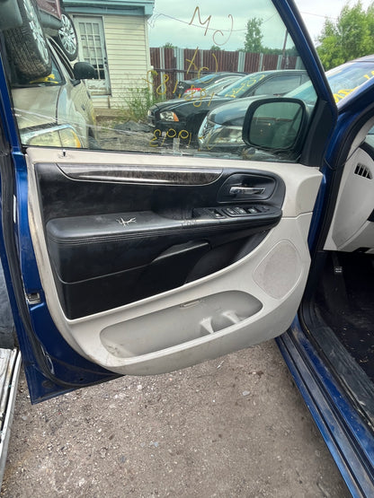 2011 Dodge Caravan - Stock #: M19228 - MB-18