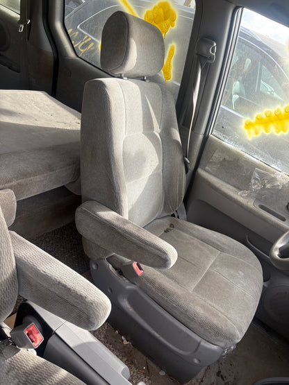 2002-2005 Kia Sedona - Stock #: M19311
