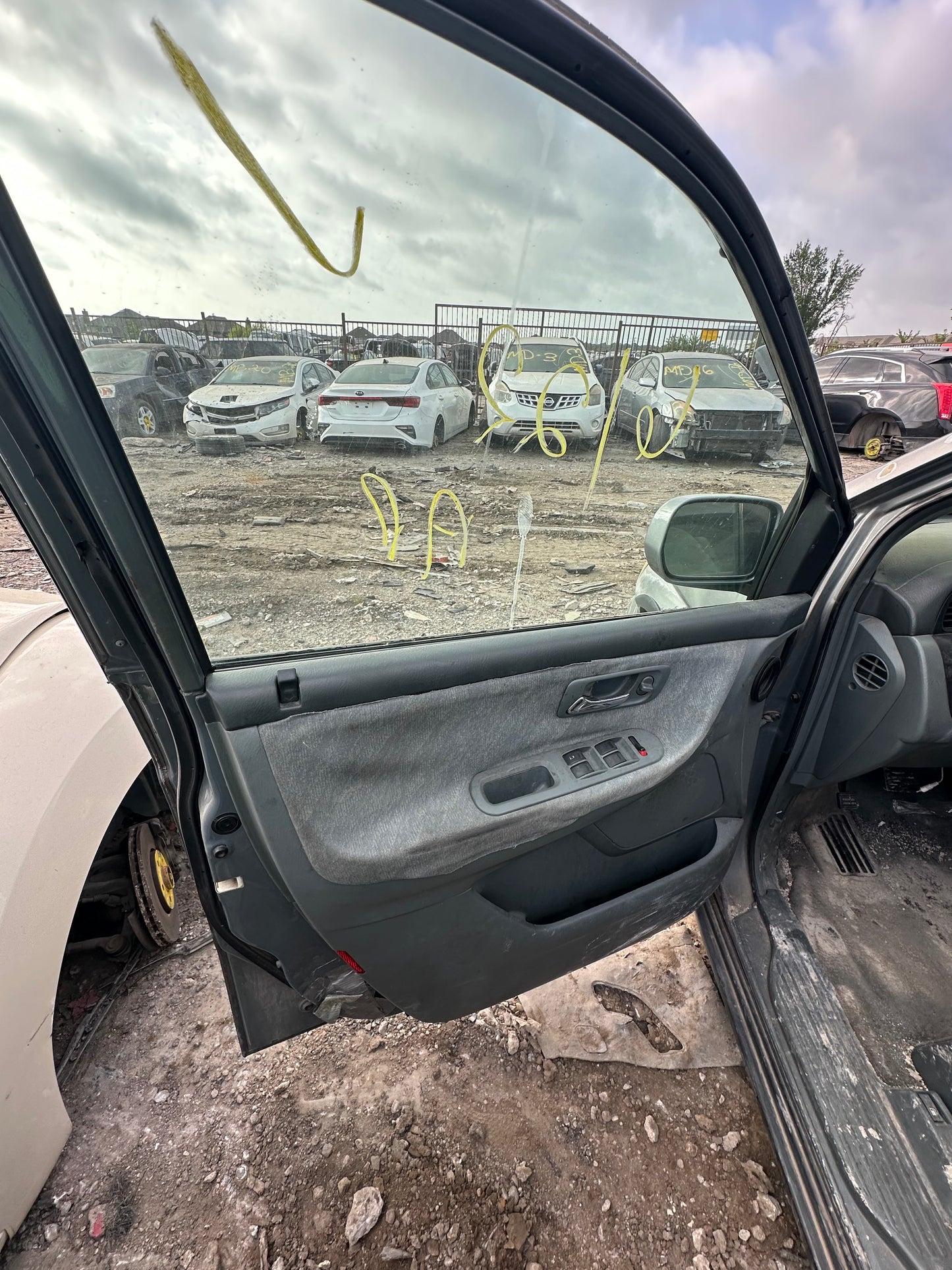 1999-2004 HONDA ODYSSEY  - PARTING OUT-MG- 8- Stock #:M19318
