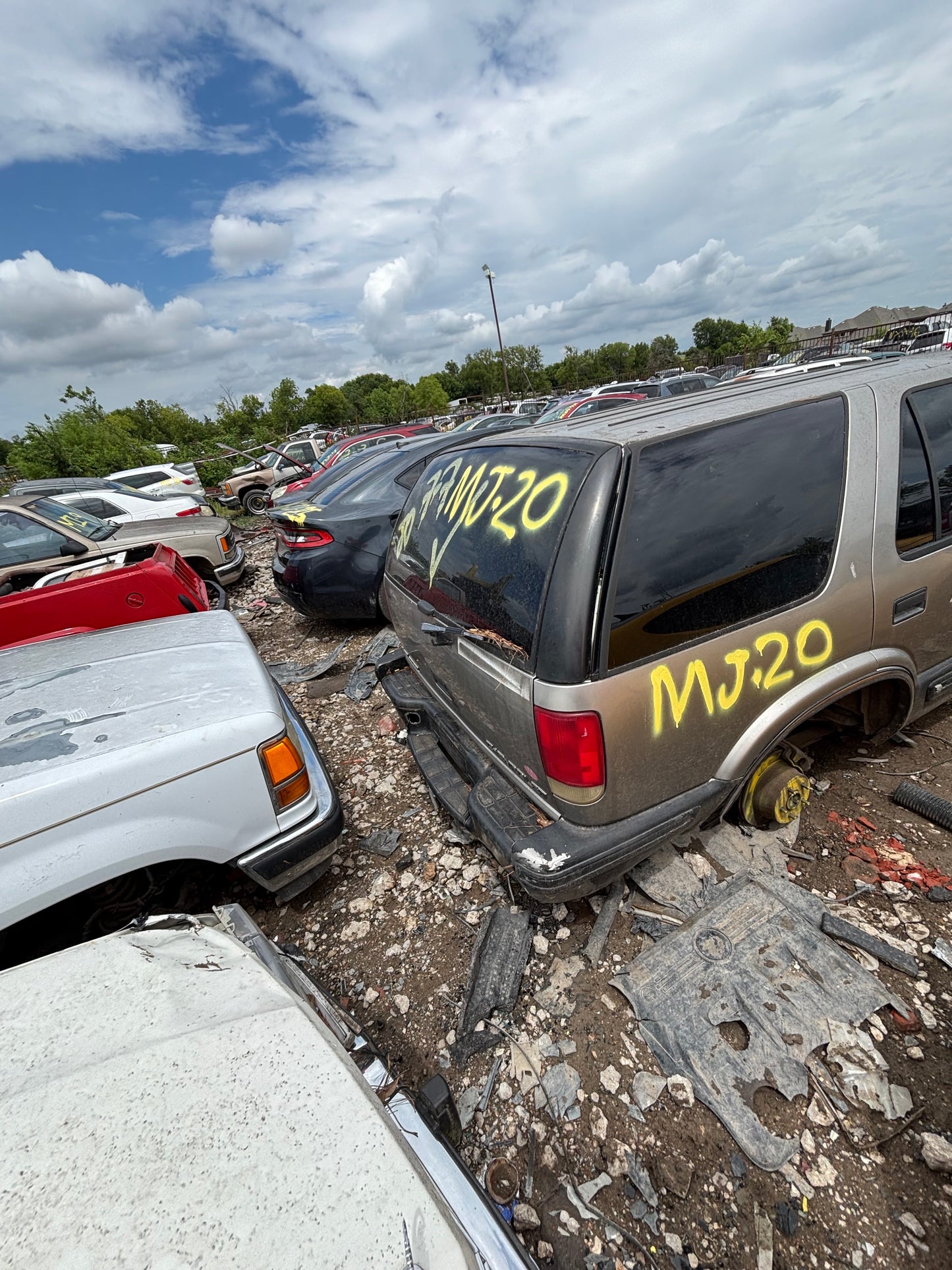 1994-2005 CHEVY TRAILBLAZER - PARTING OUT-MJ- 20- Stock #:M19390